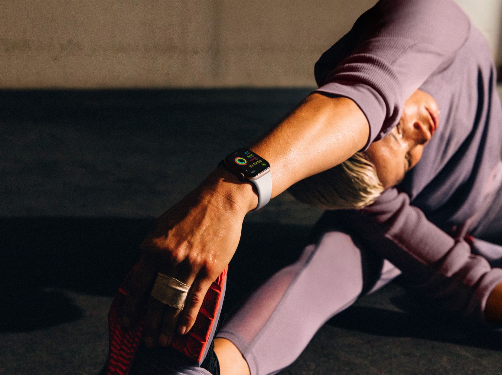 Die Apple Watch Series 10 beim Yoga